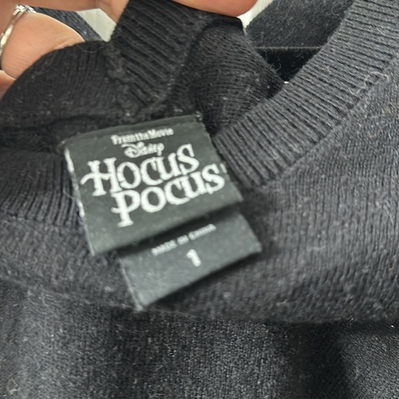 Disney Crossback Pullover Sweater - Cotton Hocus Pocus Black - Picture 6 of 6